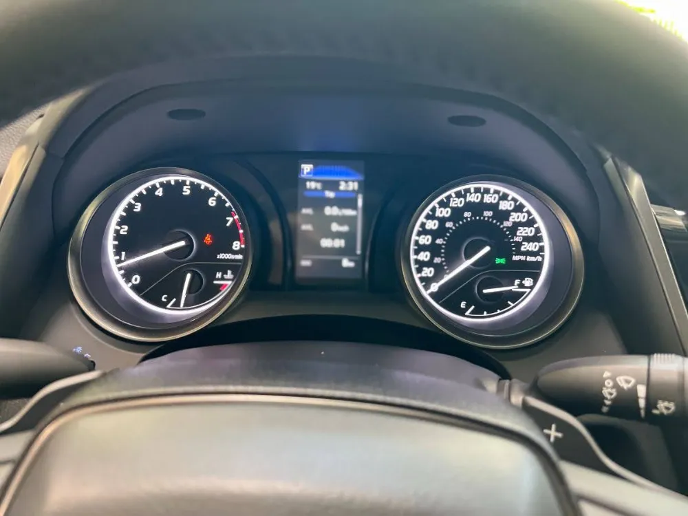 2022 Toyota Camry SE FWD Celestial Silver 9